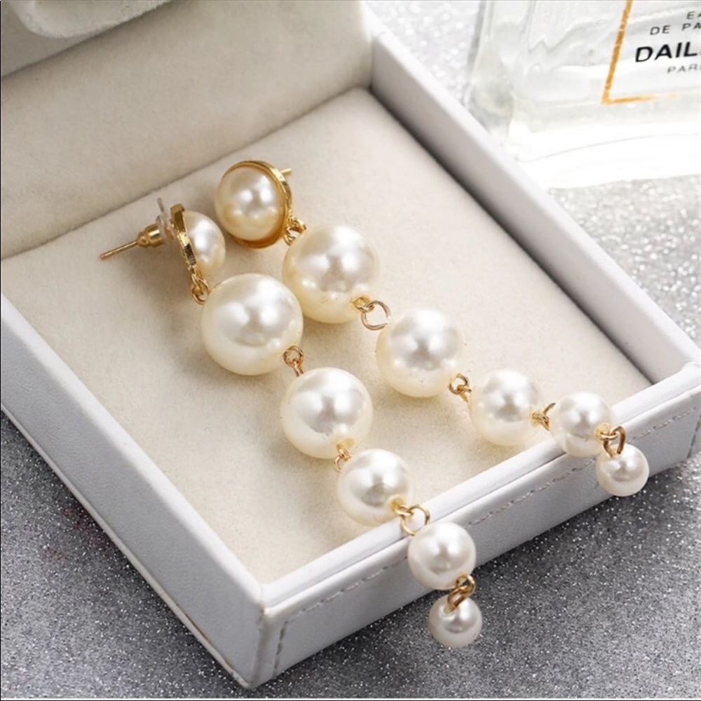 Zara Pearl Earrings